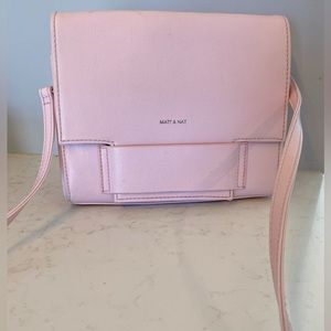 Matt & Nat cross body light pink purse